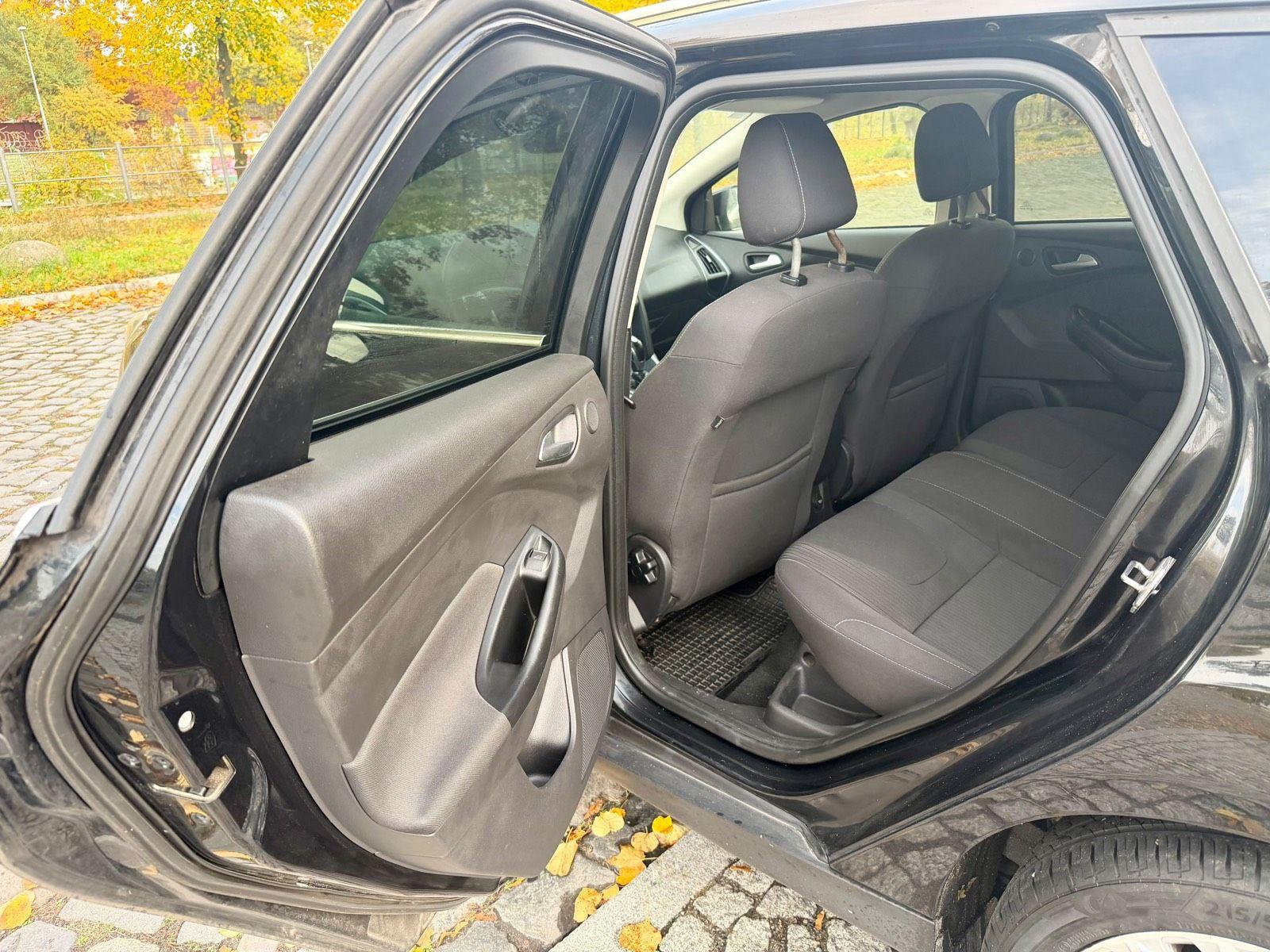 Ford Focus 2012 — photo 12