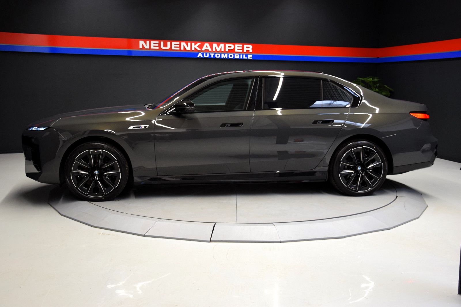 Fahrzeugabbildung BMW i7 xDrive M70 Performance TV Pano ACC B&W Stndhz