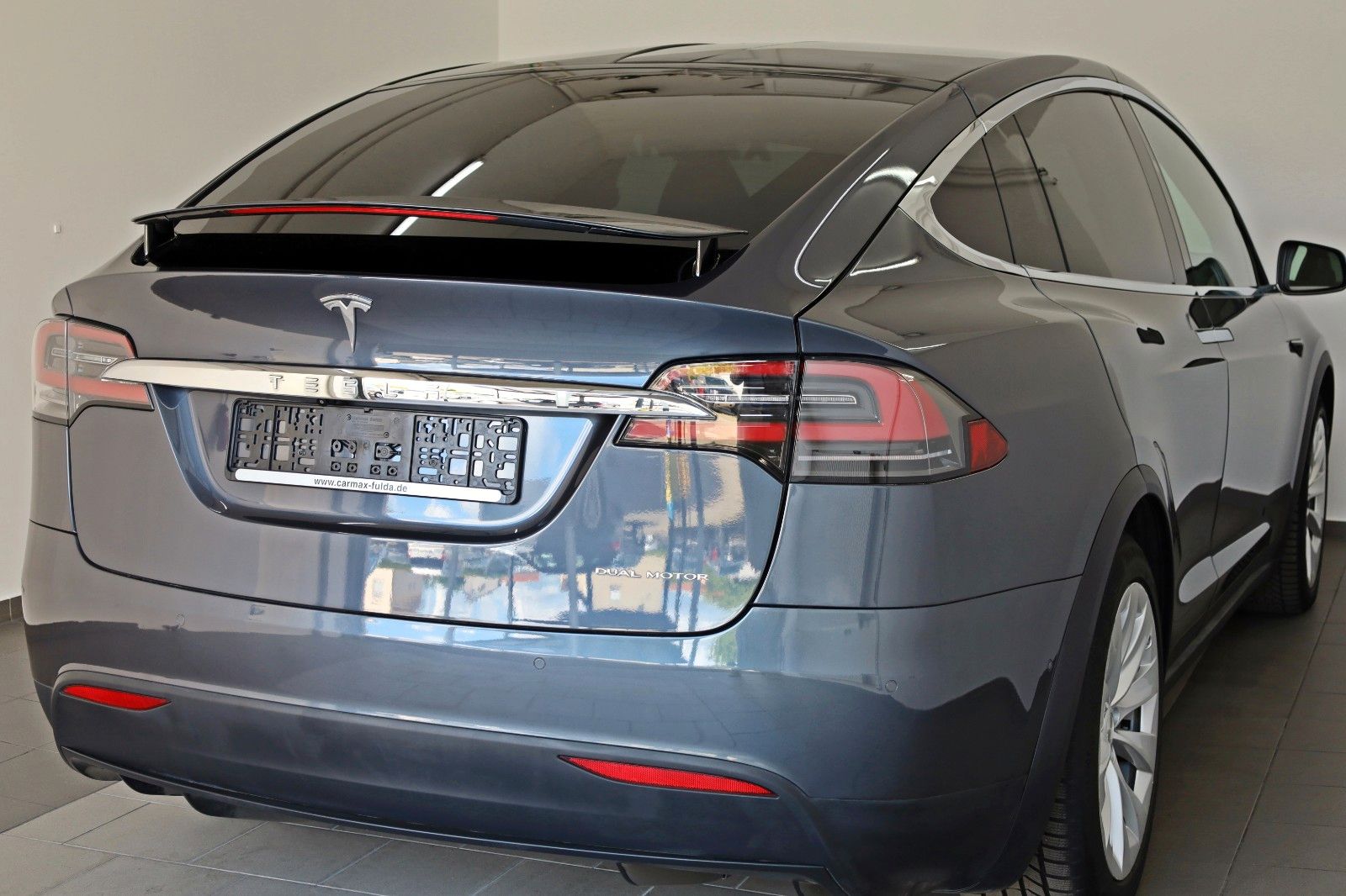 Fahrzeugabbildung Tesla Model X Long Range 100kWh 562CV,SH,Kamera,Pano