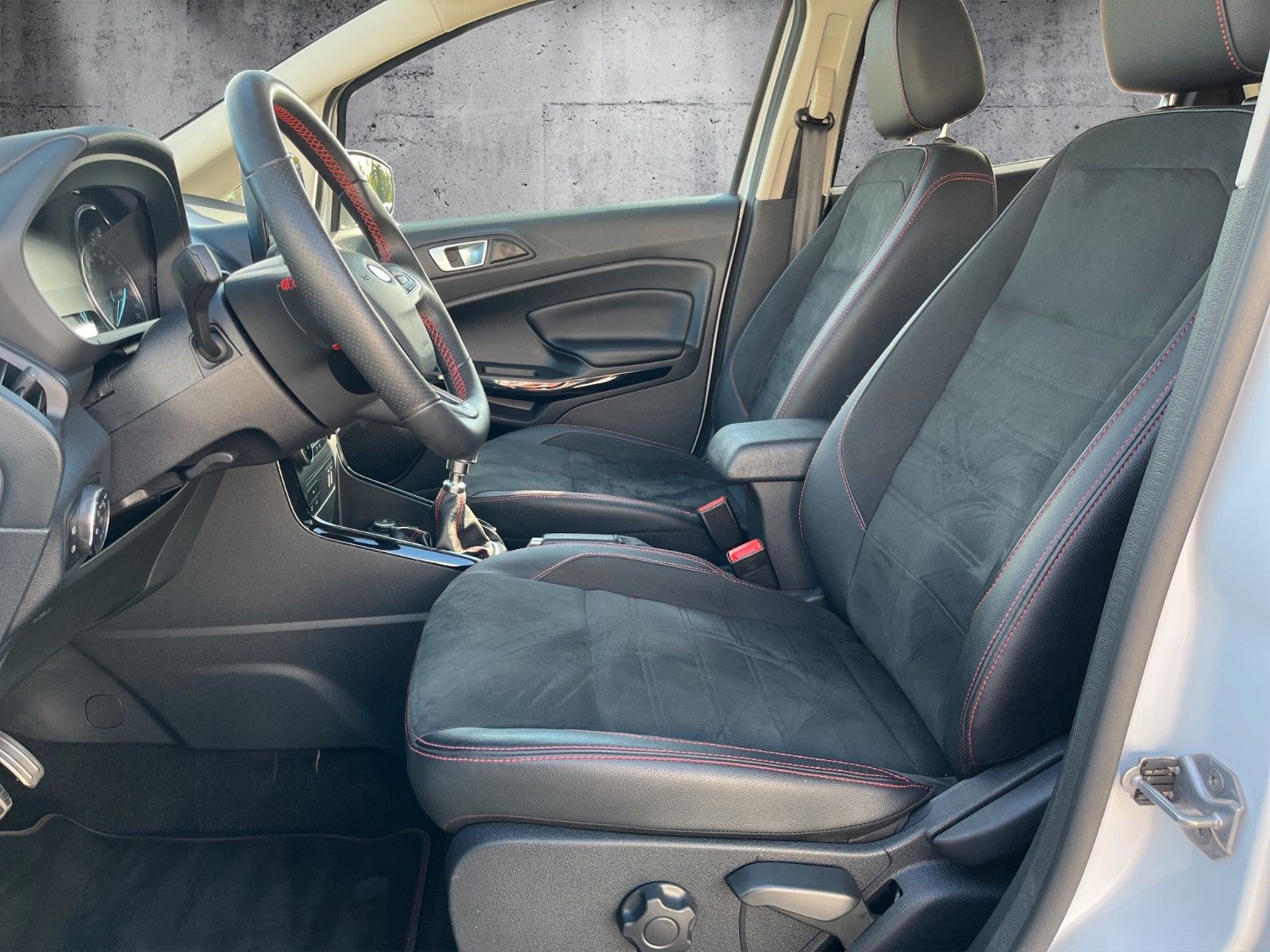 Fahrzeugabbildung Ford EcoSport ST-Line