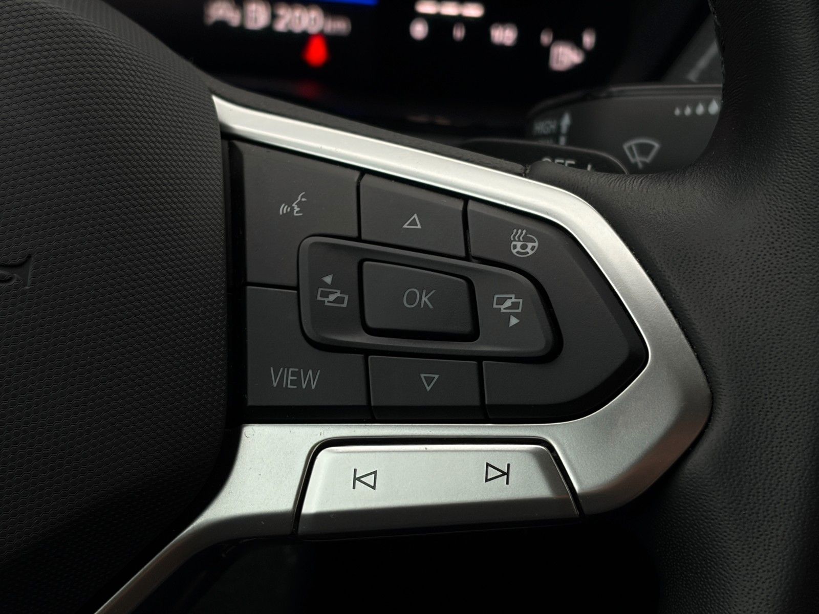 Fahrzeugabbildung Volkswagen Touran 1.5 TSI DSG Active Kamera ACC LED LHZ SHZ