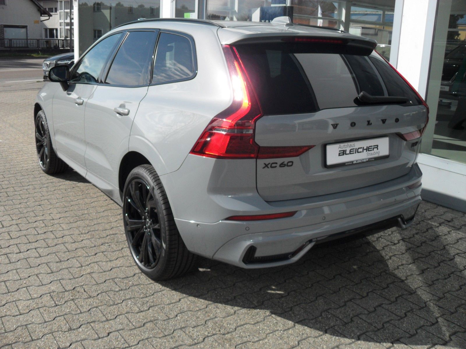 Fahrzeugabbildung Volvo XC 60 B5 Plus Black Edition AWD | Headup