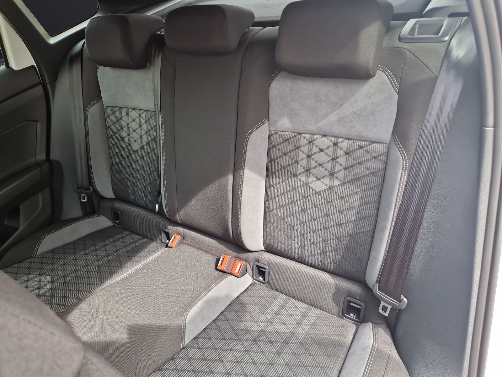 Fahrzeugabbildung Volkswagen Taigo R-line DSG Matrix Navi AID ACC RFK SH LM