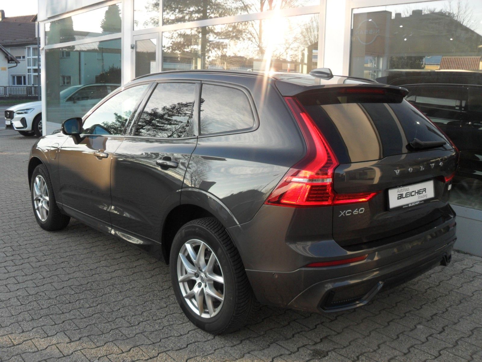 Fahrzeugabbildung Volvo XC 60 T6 R Design Recharge Plug-In Hybrid AWD