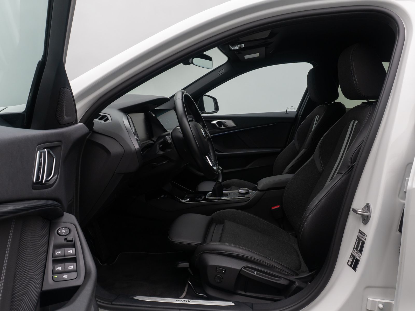 Fahrzeugabbildung BMW 118i Sport Line LED Navi DAB Tempomat