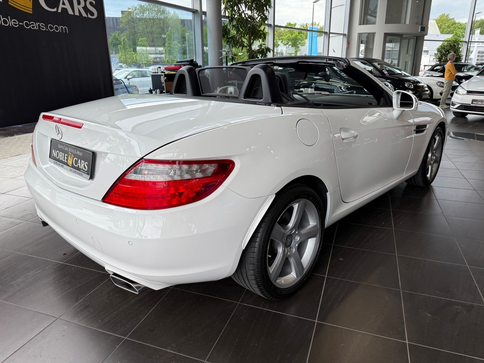 Fahrzeugabbildung Mercedes-Benz SLC 200 NAVI AIRSCARF ALU