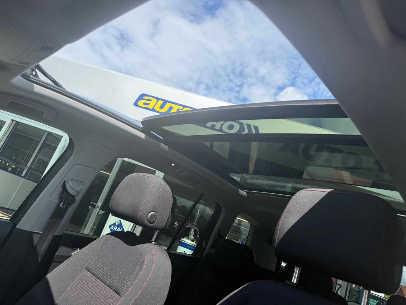 Fahrzeugabbildung Volkswagen Touran 2.0 TDI Sound 7-Sitze/Pano/AHK/ACC