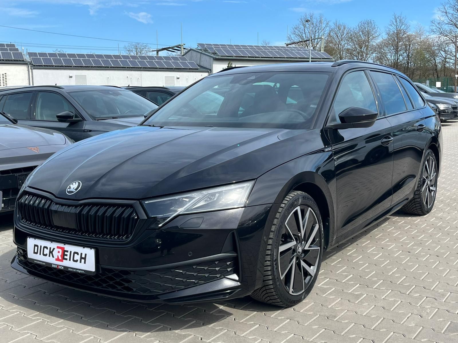 Fahrzeugabbildung SKODA Octavia 1.5 DSG Sportline PANO*MATRIX*AHK*5J.GAR