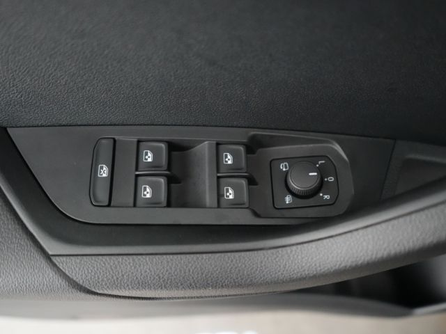 Karoq STYLE TDI DSG+AHK+NAVI+SITZ-/LENKRADHEIZUN