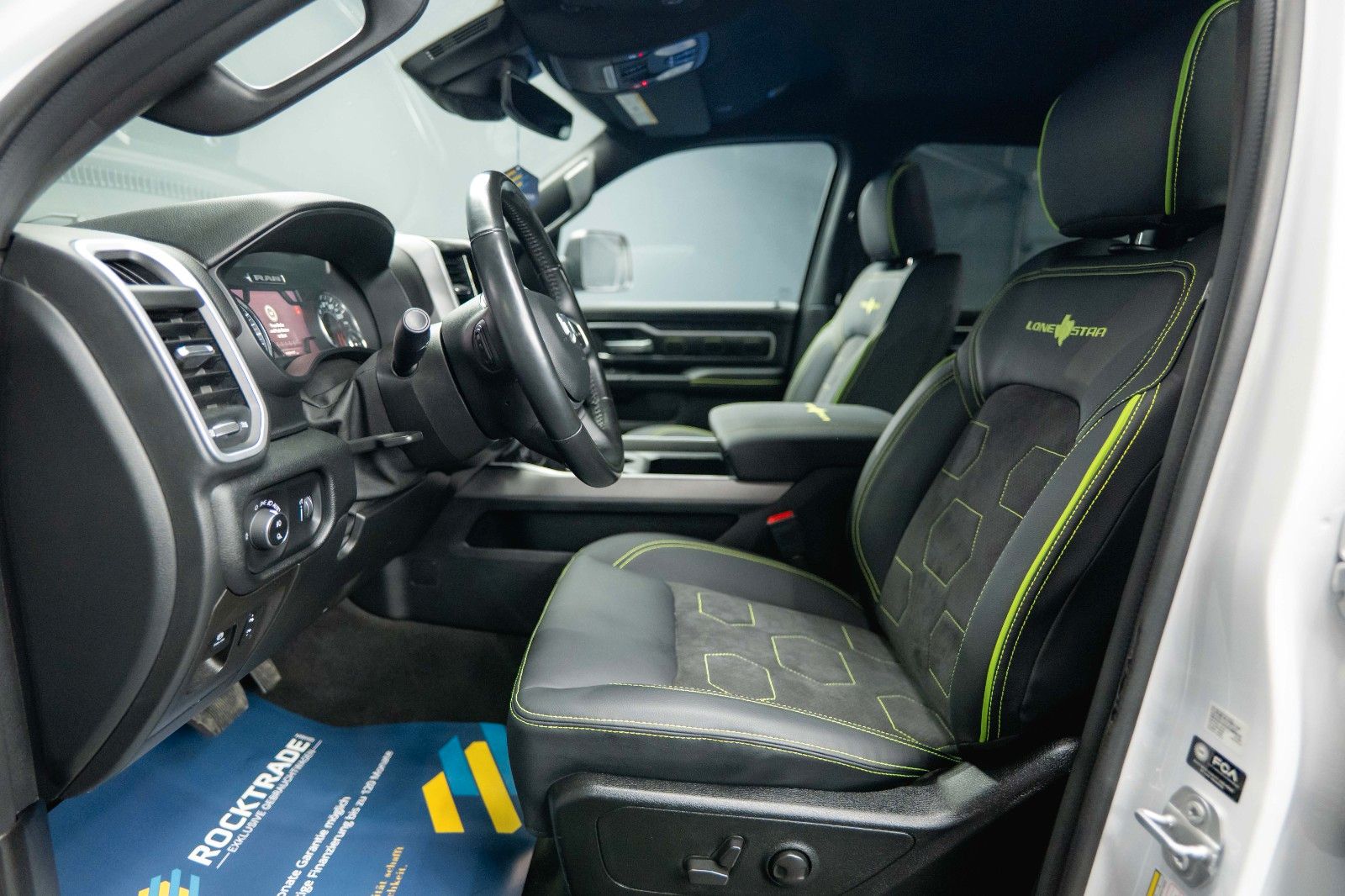 Fahrzeugabbildung Dodge RAM 5.7 V8 HEMI 4x4 OFFROAD Night-Paket LONGBED