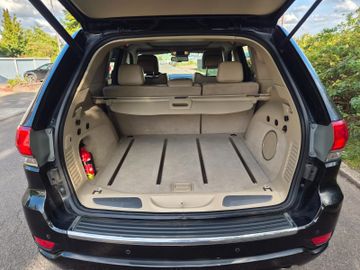 Jeep Grand Cherokee - 11