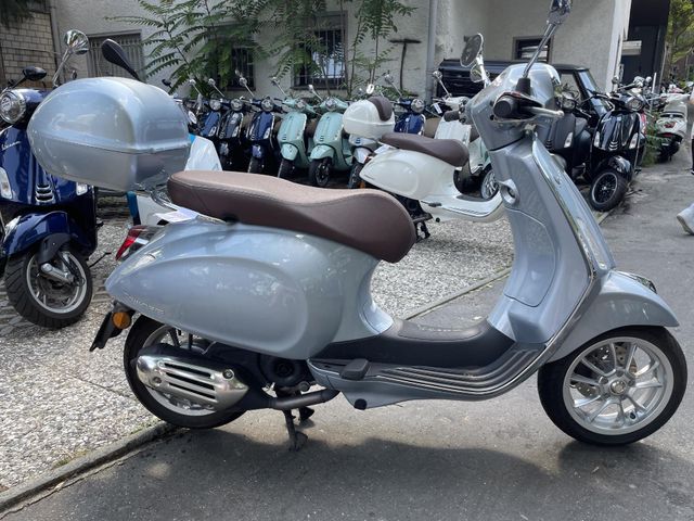 Vespa Primavera 50 mit Topcase fahrbar mit Auto-FS