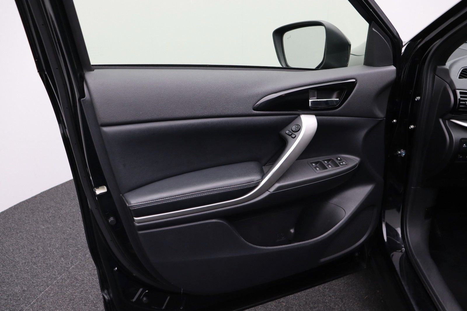 Fahrzeugabbildung Mitsubishi Eclipse Cross 2.4 Plus Select Hybrid