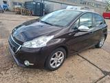 Peugeot 208 Style - Peugeot 208: Style