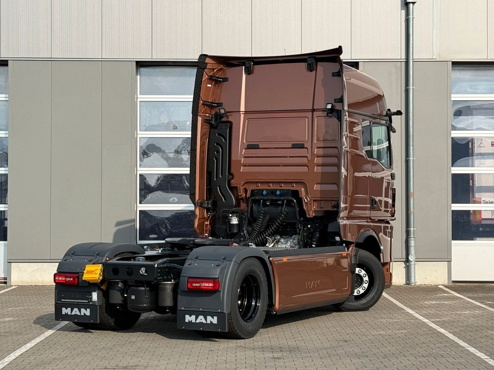 Fahrzeugabbildung MAN TGX 18.560 LL SA D30 Powerline Retader