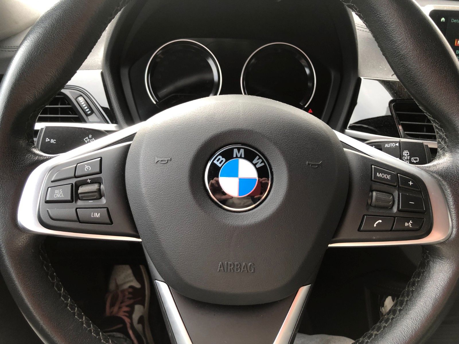 Fahrzeugabbildung BMW X2 sDrive 20 i Advantage Frontschaden