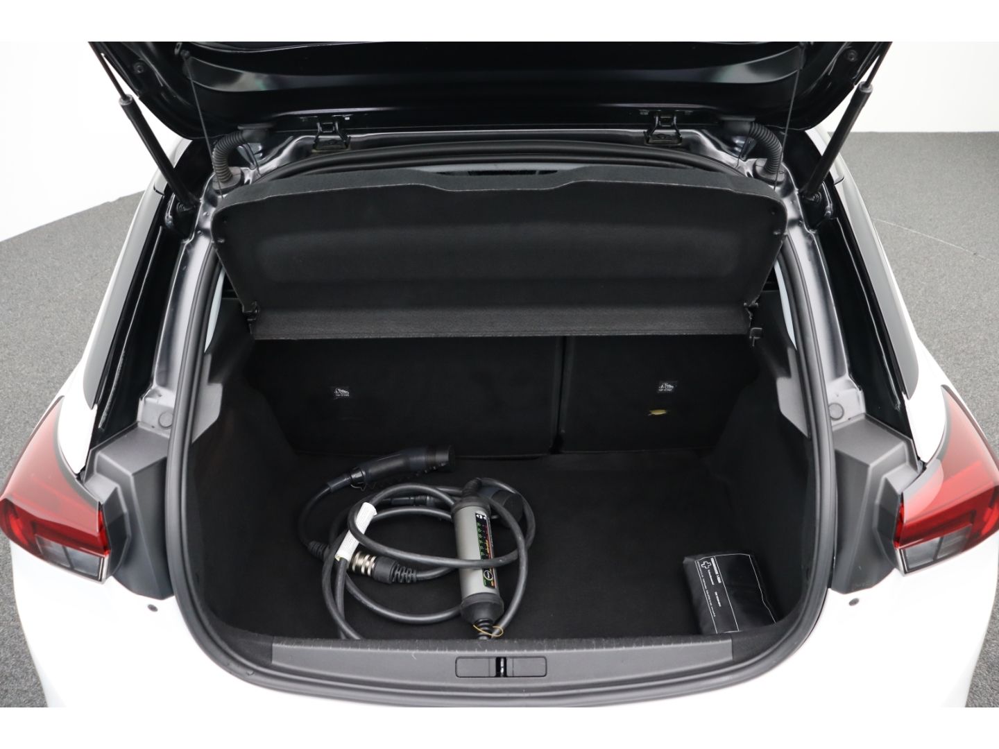 Fahrzeugabbildung Opel Corsa-e Corsa F e Elegance Kamera Sitzheizung