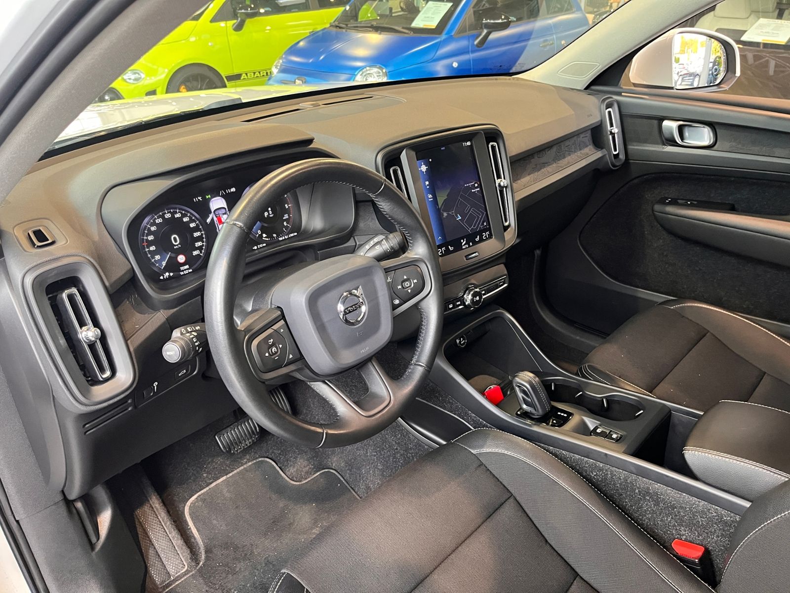 Fahrzeugabbildung Volvo XC40 AWD AHK LED NAVI ALU