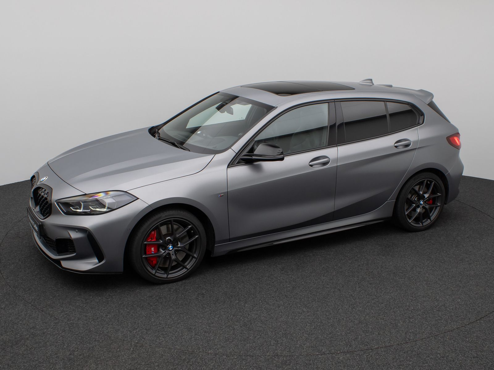 Fahrzeugabbildung BMW M135i xD Panorama Kamera HUD DAB H/K Komfort 18"