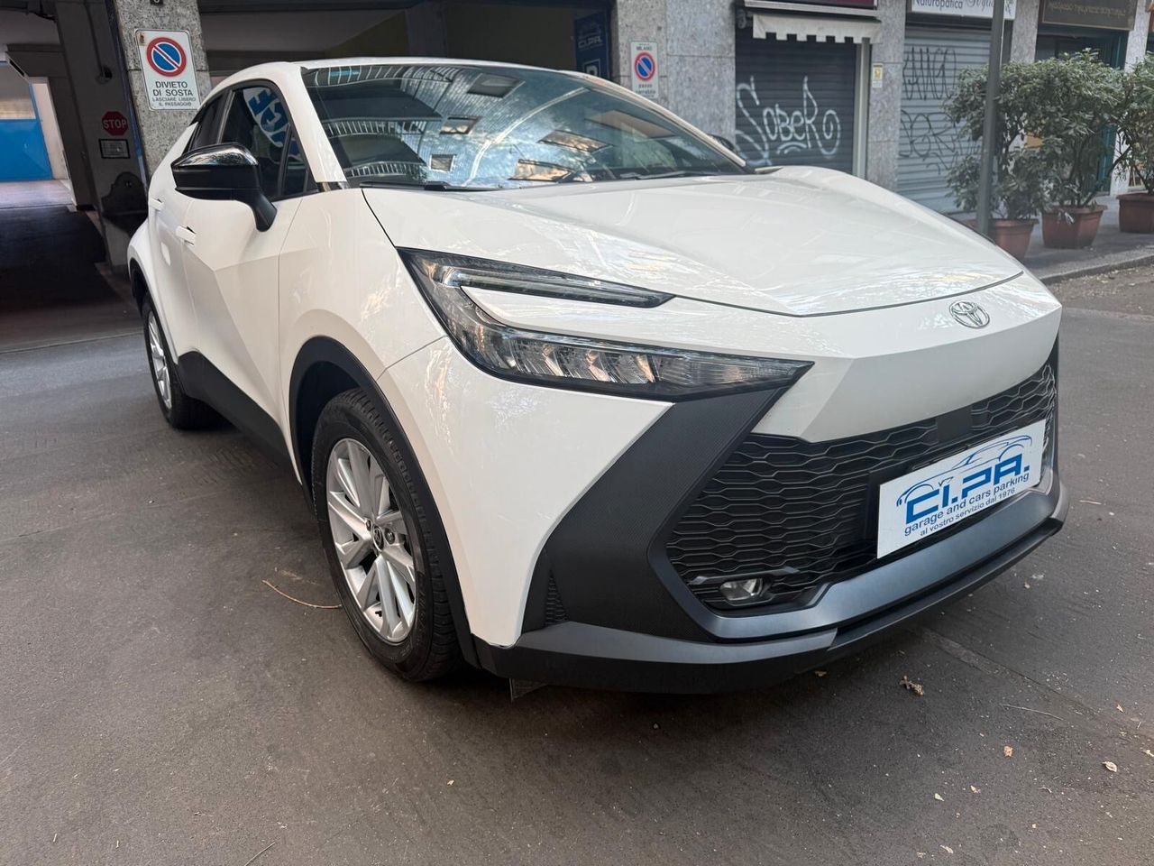 Toyota C-HR - 1
