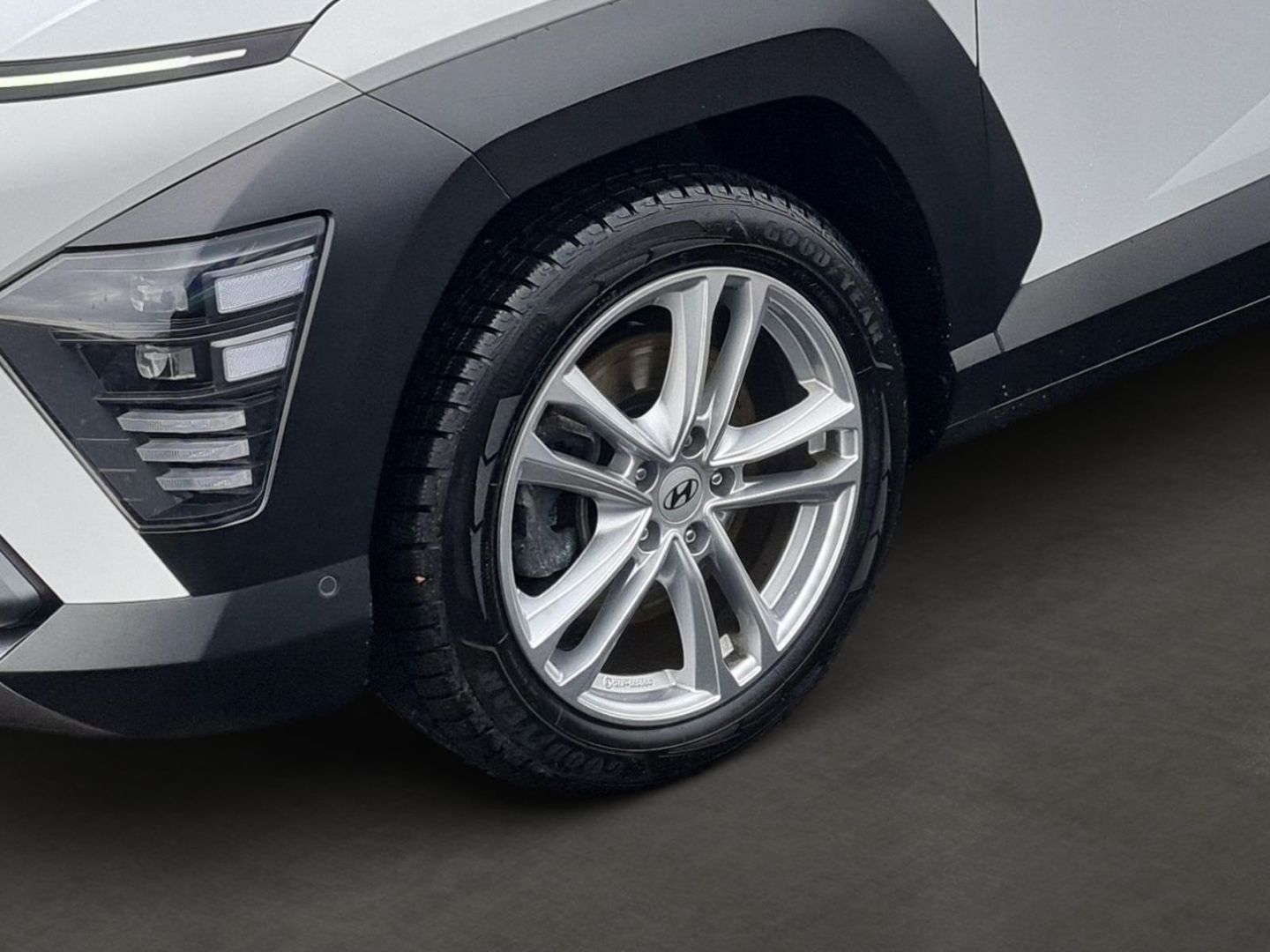 Fahrzeugabbildung Hyundai KONA Prime 1.6 T-Gdi 198PS DCT 4WD Glasschiebe