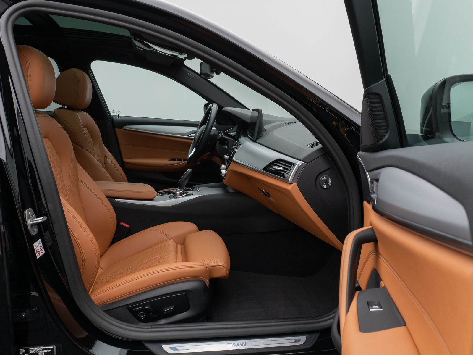 Fahrzeugabbildung BMW 530e  xD Panorama 360°Lenkrhz DAB HiFi AHK Sport