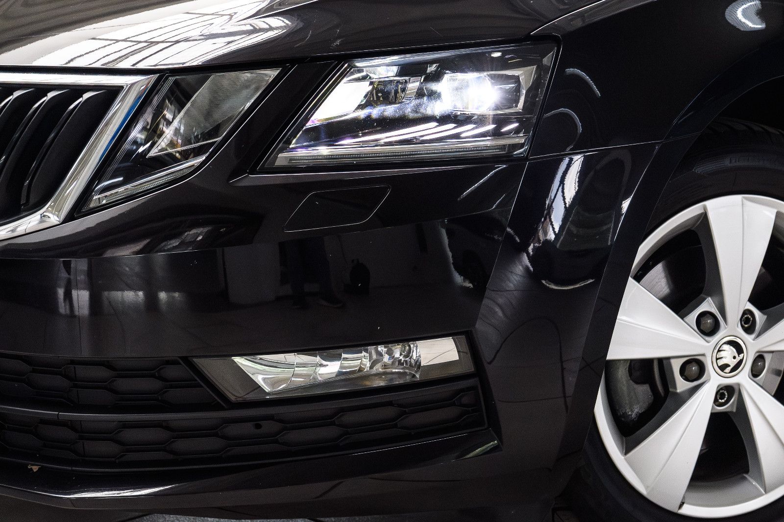 Fahrzeugabbildung SKODA Octavia Combi Tour 1.0 +NAVI+LED+el.Heckkl.+MFL