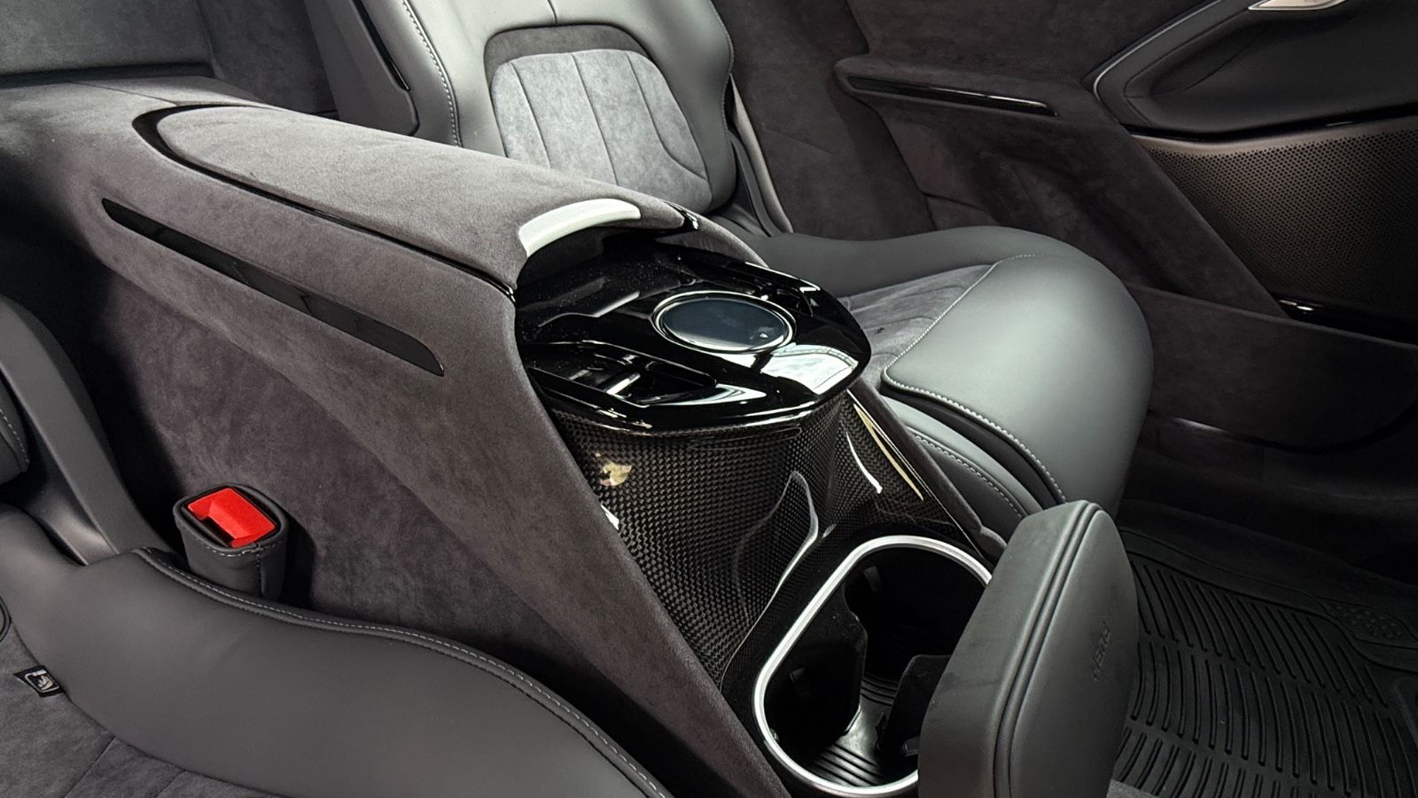 Fahrzeugabbildung Ferrari Purosangue*Voll Carbon*Massage Sitze*JBL*LED