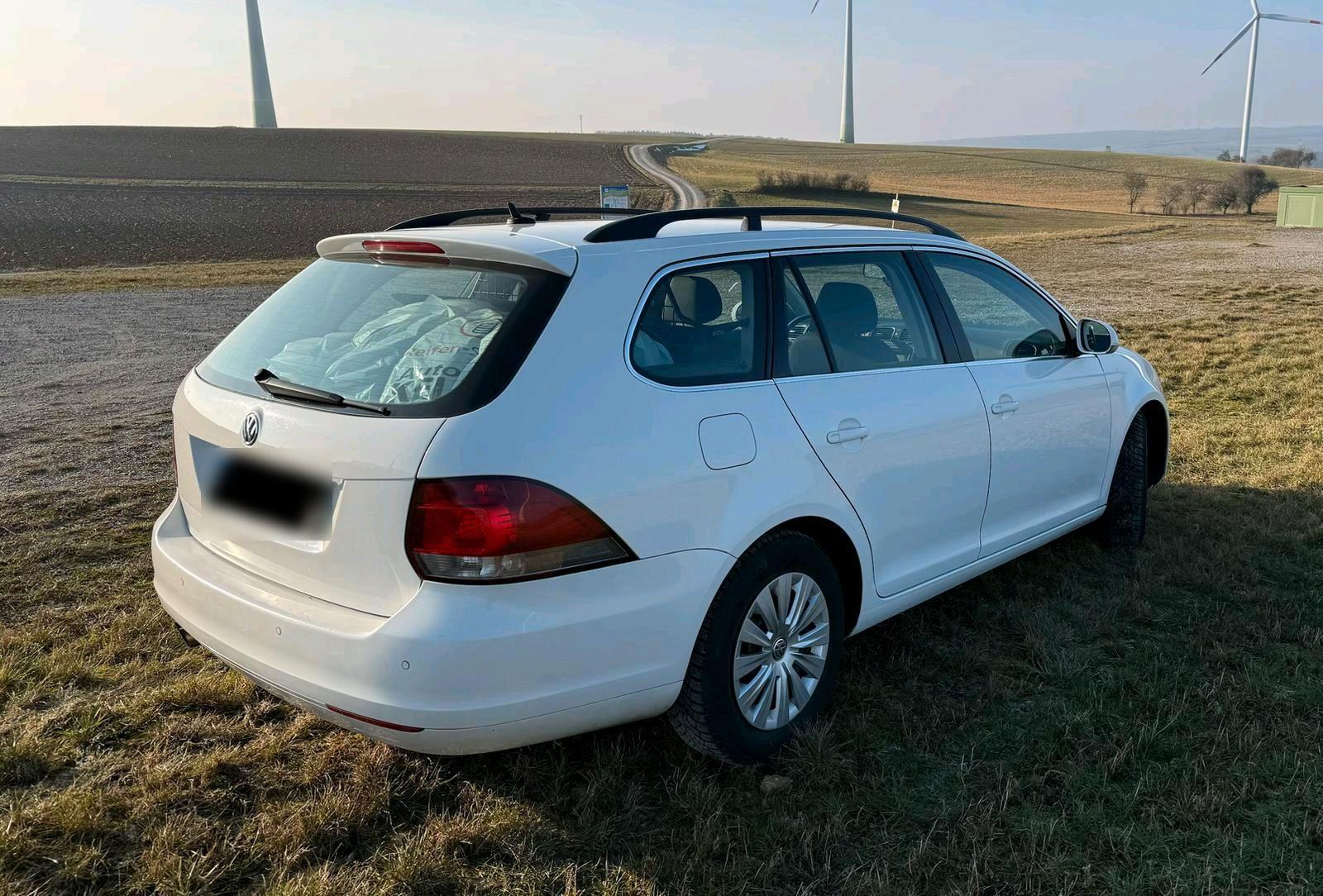 Volkswagen Golf 2012 — rear view