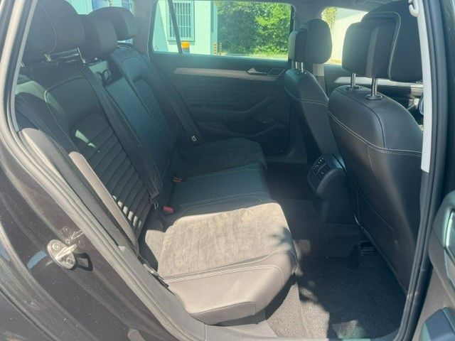 Fahrzeugabbildung Volkswagen Passat Variant Elegance LED AHK LEDER