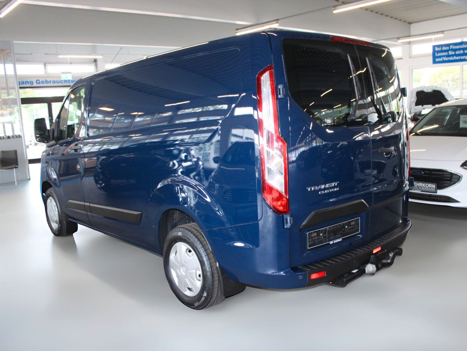 Fahrzeugabbildung Ford Transit Custom TREND L1 Kasten AHK Regale KLIMA