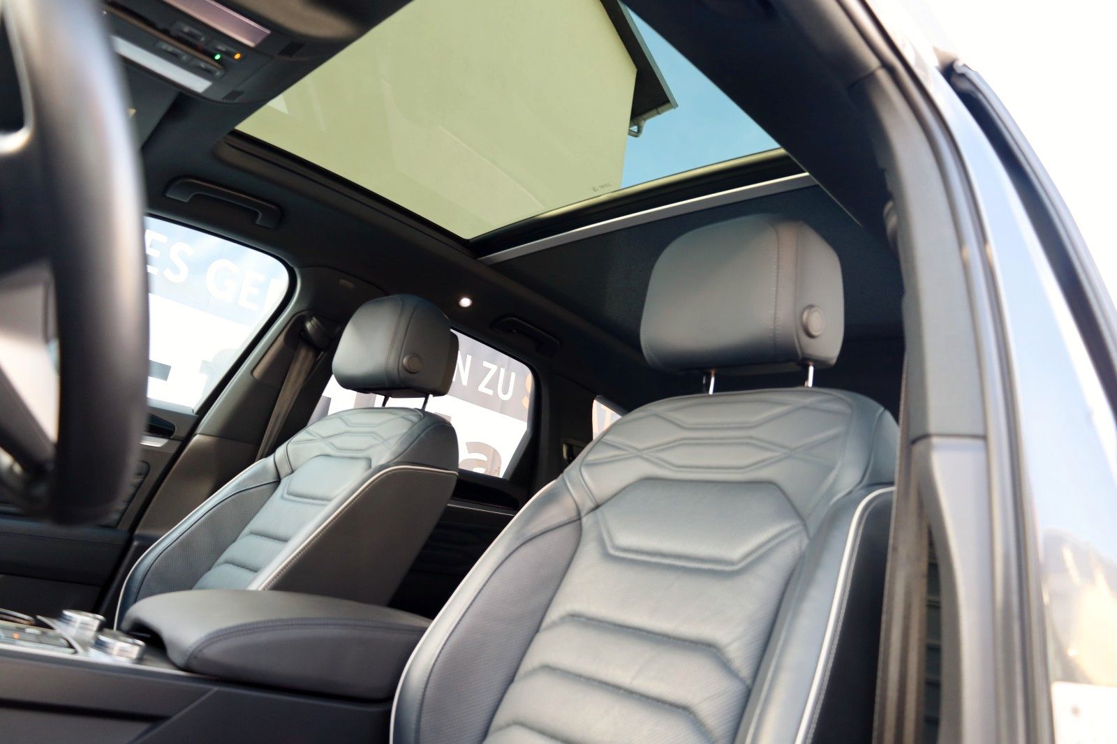 Fahrzeugabbildung Volkswagen Touareg Elegance 4M Leder,Navi,Panorama,Luftfed.