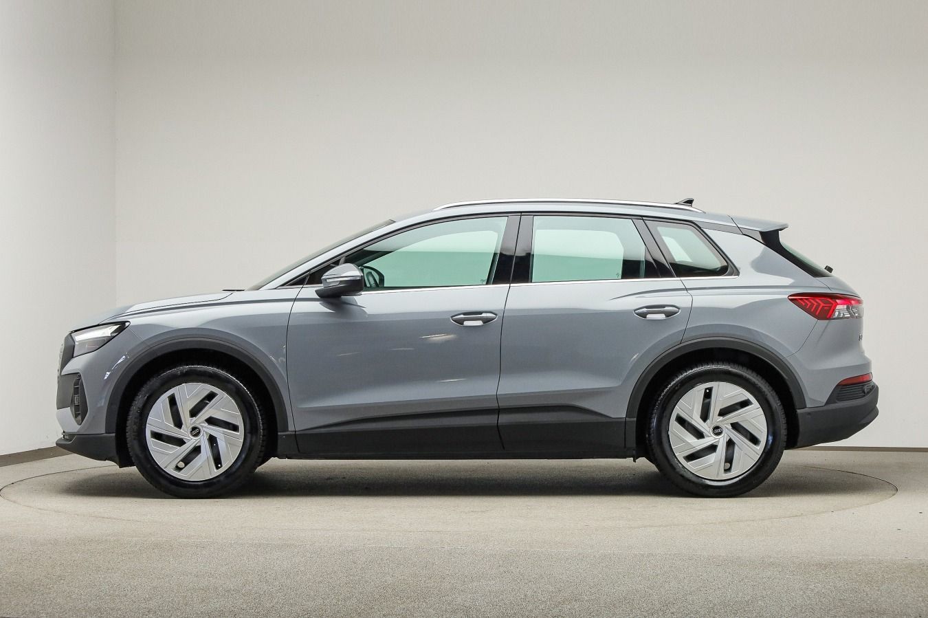 Audi Q4 40 e-tron Assist Plus, Navi, Standklima imagem 3