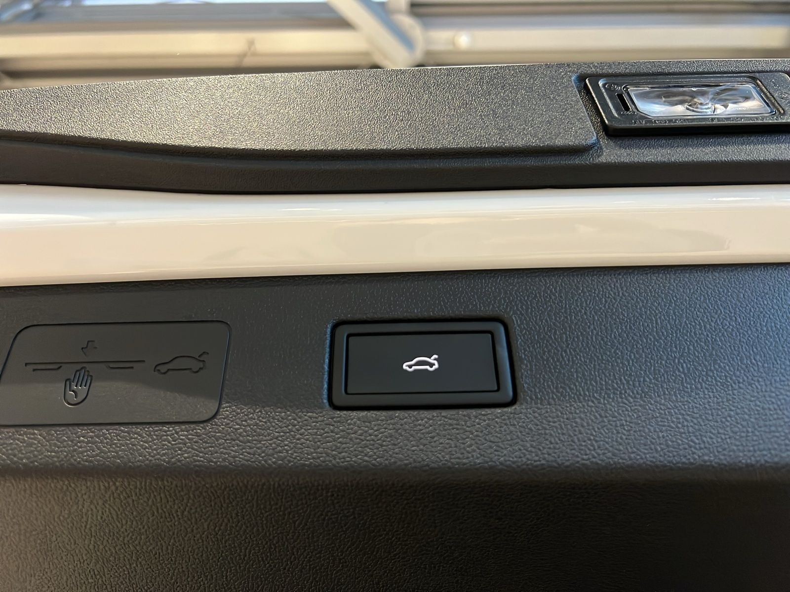 T-Roc R-Line 1.5 eTSI DSG ACC*CarPlay*Area View