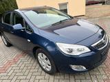 Opel Astra J Lim.Design,1.Hd,Navi,Standheizun,Garante - Opel Astra aus 2011: H