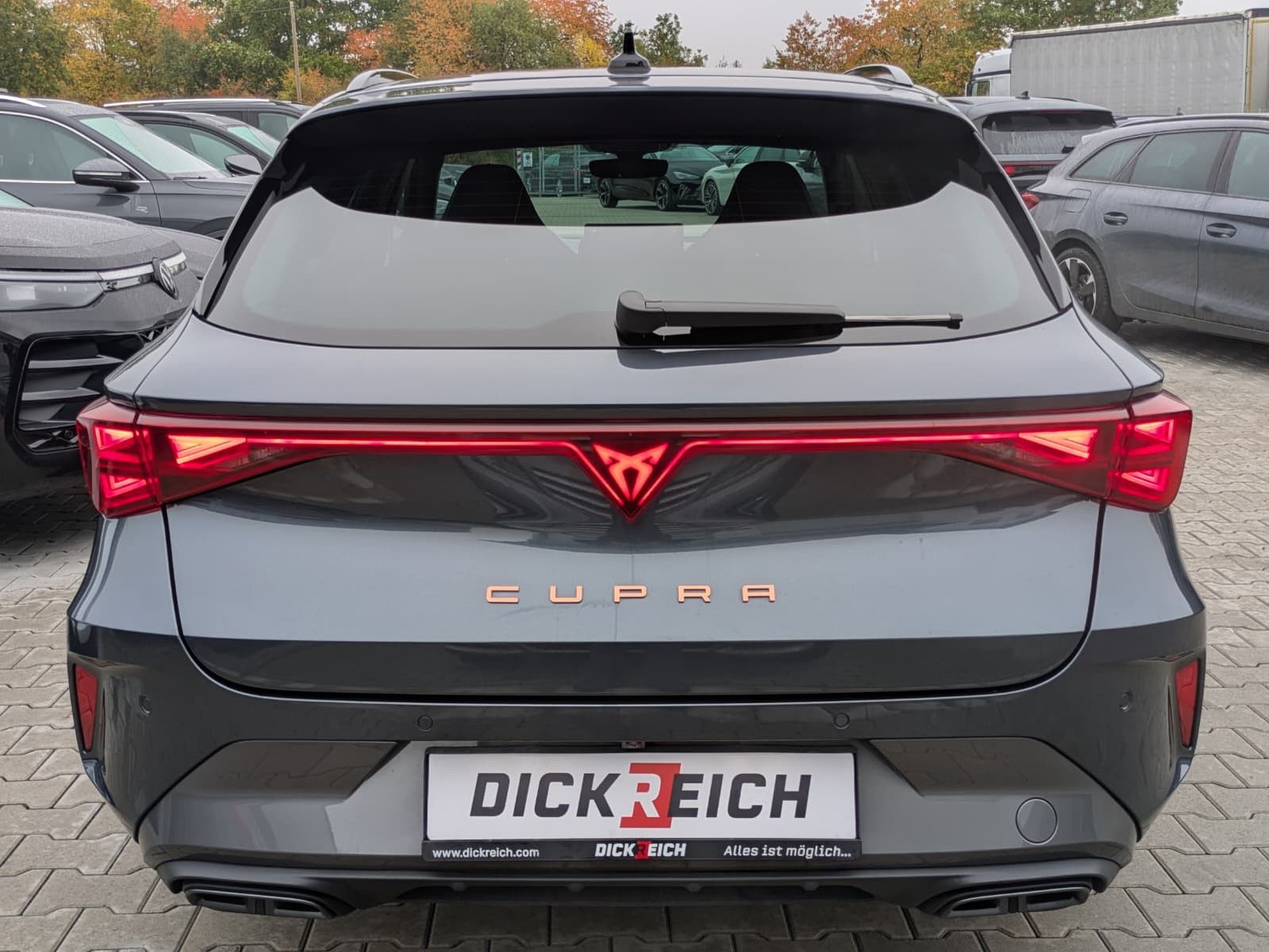 Fahrzeugabbildung CUPRA Leon 1.5 eTSI EDGE MATRIX*ACC*KAM*18"5JGARANTIE