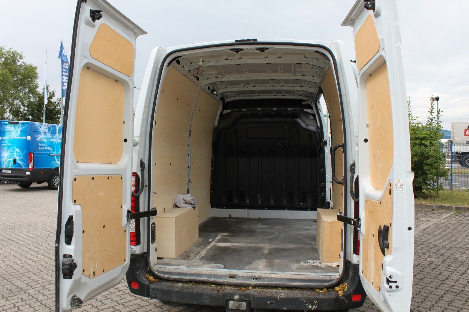 Fahrzeugabbildung Renault Master III Kasten L2H2 HKa 3,3t
