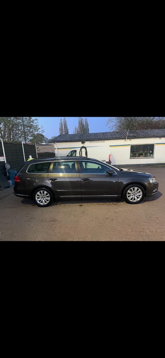 Volkswagen Passat 2014 — rear view