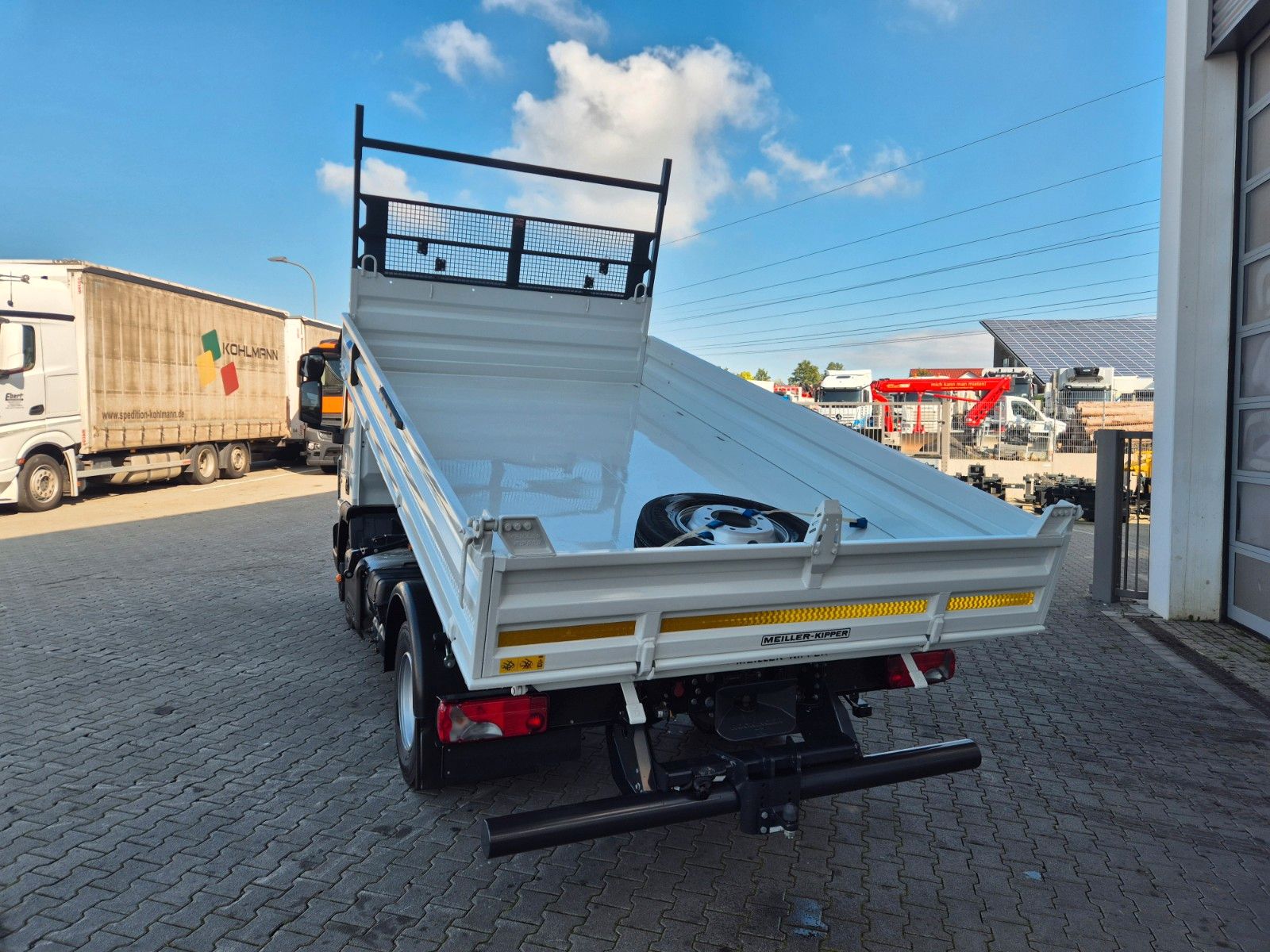 Fahrzeugabbildung Iveco Eurocargo ML80E21 Meiller 2x AHK 3 Sitze