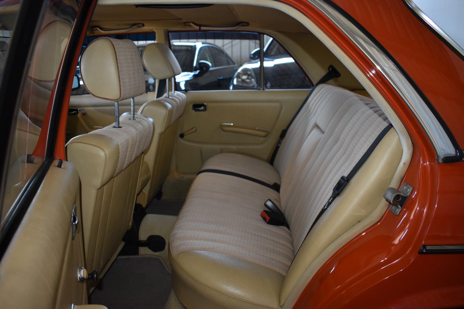 Fahrzeugabbildung Mercedes-Benz 250 6 Zylinder Benziner Zustand Top BRD H-Zulass