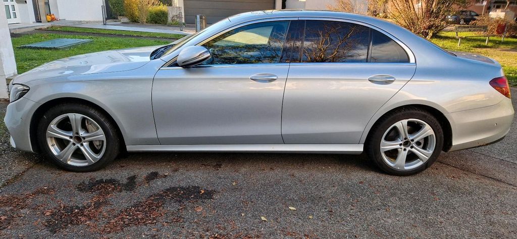 Image of Mercedes-Benz E 220