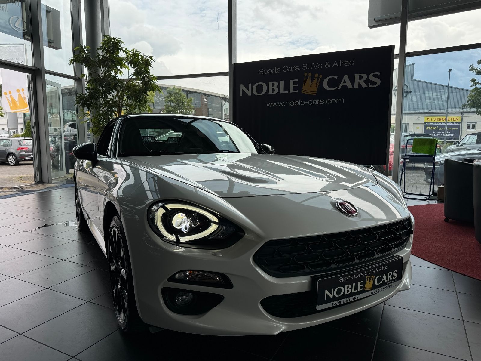 Fahrzeugabbildung Fiat 124 Spider S-Design KLIMA LED NAVI ALU