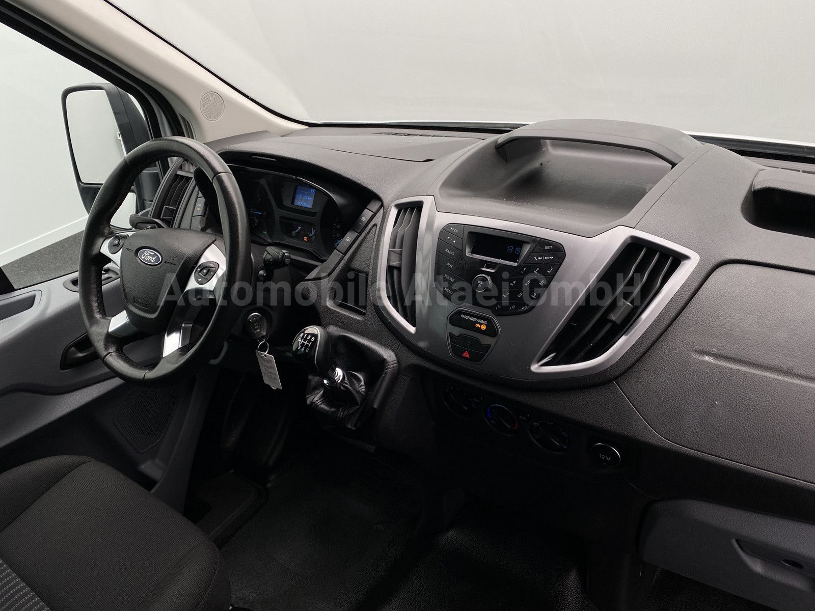 Fahrzeugabbildung Ford Transit 350 *Rollstuhl-Lift* +9-SITZE (4759)