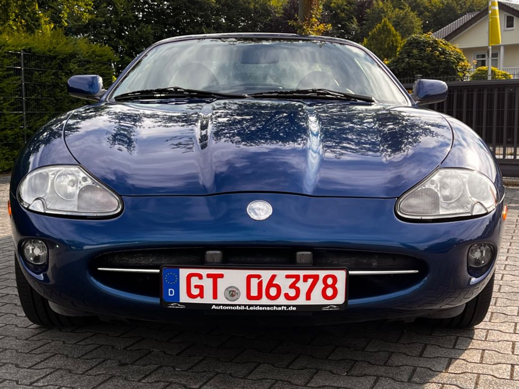 Jaguar XK8