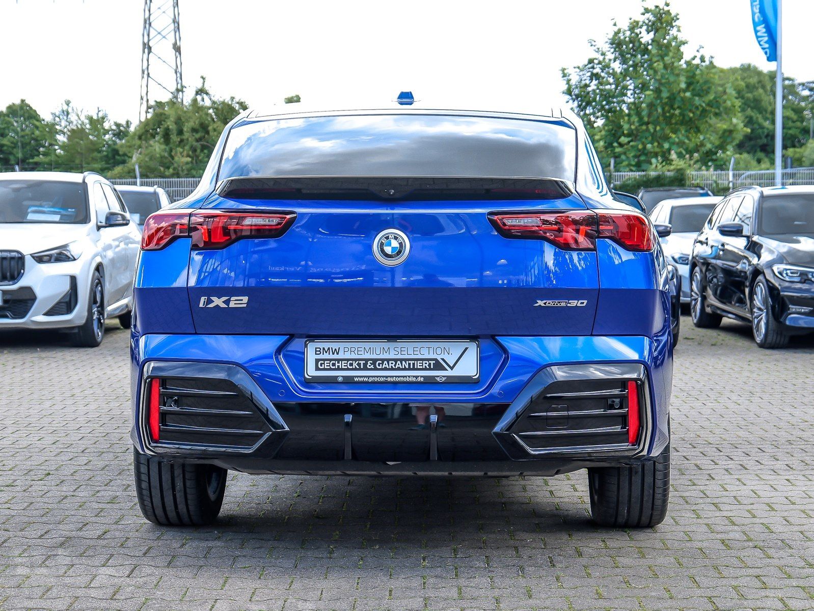 BMW iX2 - Bild 12