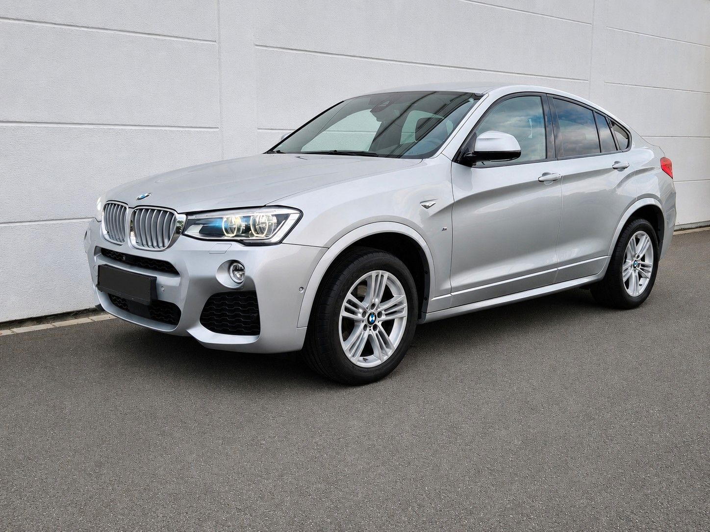 BMW X4 xDrive 30d*STANDHEIZ.*M-SPORT*AHK*360°KAM*ACC