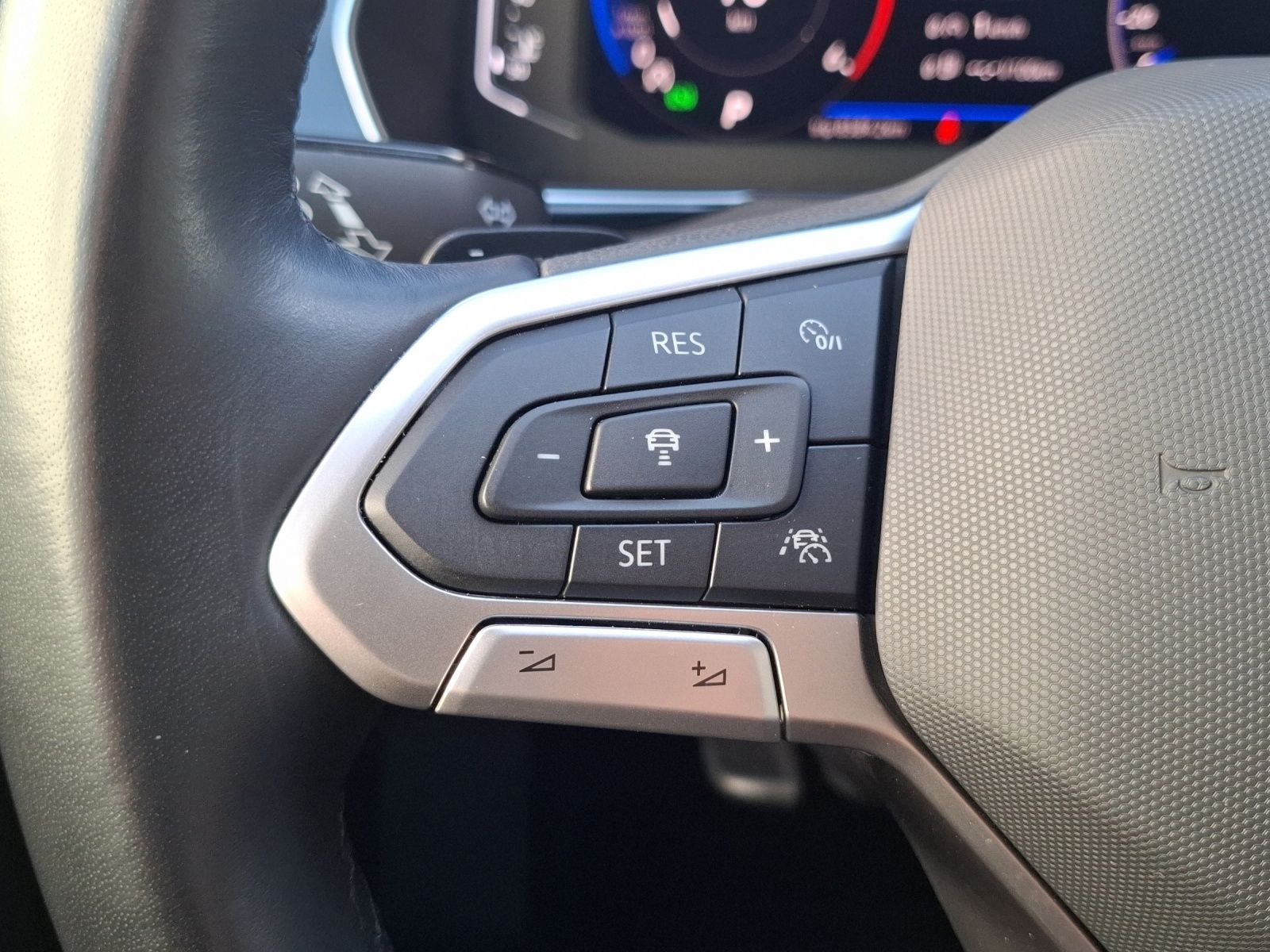 Fahrzeugabbildung Volkswagen Passat Variant TDI Business DSG Matrix Navi AID