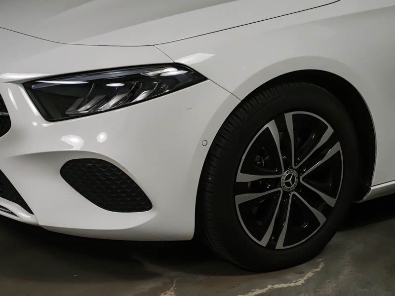 Fahrzeugabbildung Mercedes-Benz A 180 PROGRESSIVE+AHK+LENKRADHEIZ+KAMERA+LED+