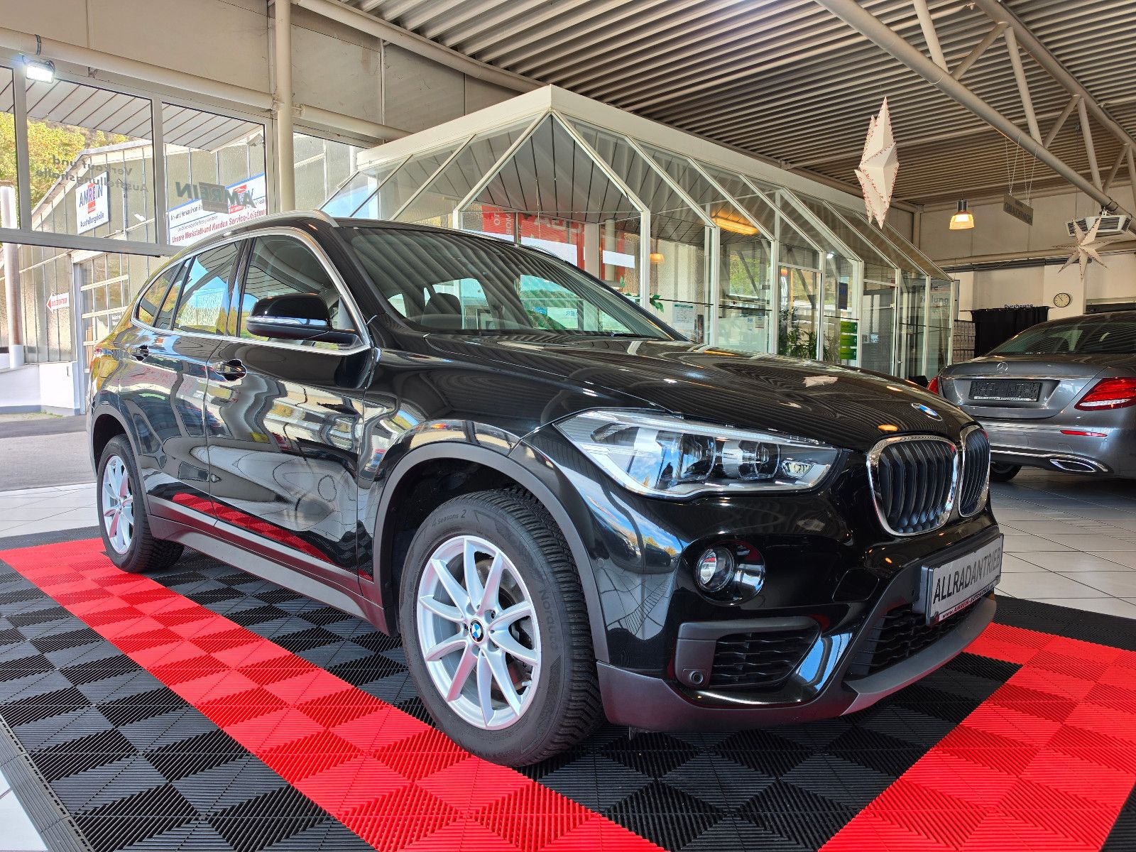 BMW X1 sDrive 18 i+NAVI+KLIMA+SHZ+PDC+TÜV 11/27+