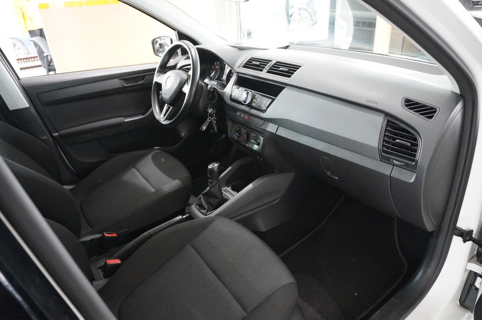 Fahrzeugabbildung SKODA Fabia LIM. 1.0 ACTIVE KLIMA/NEBEL/USB/AHK